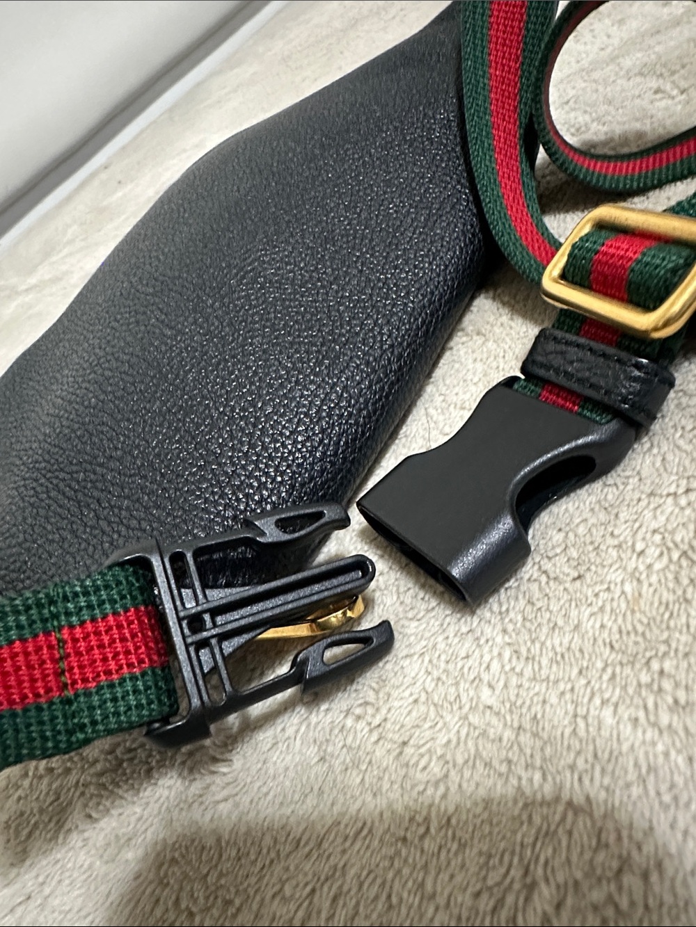 Gucci Black Leather Logo Belt/Crossbody Bag with Sherry Line - Picture 10 of 15
